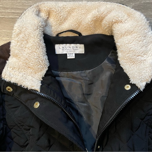 *Quilted Black Jacket - Fleece Lined Hood & Gold Accents - Picture 4 of 10